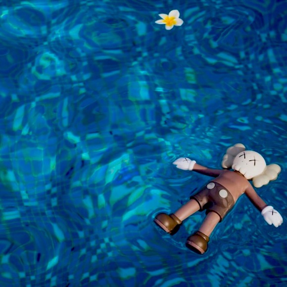 Designer Art Custom Hand Poured BFF Kaws Candle Decor Trio Gift Set - Picture 4 of 11